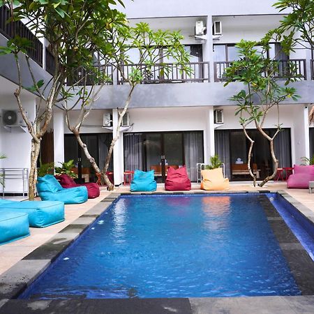 Summer Of Surf Hostel Uluwatu Ungasan Extérieur photo