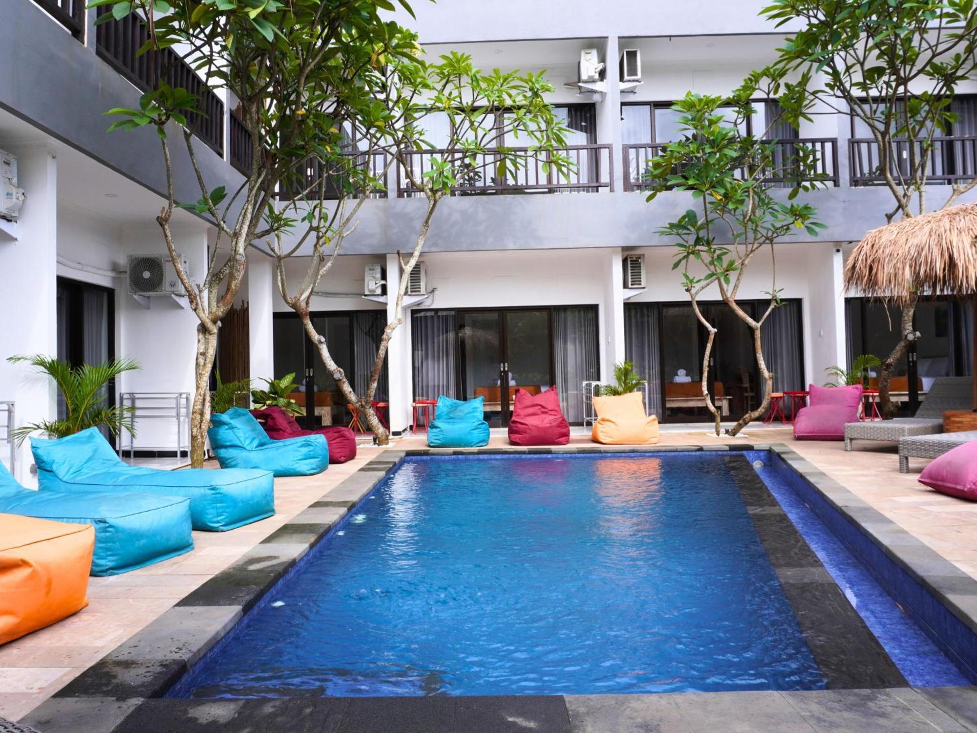 Summer Of Surf Hostel Uluwatu Ungasan Extérieur photo