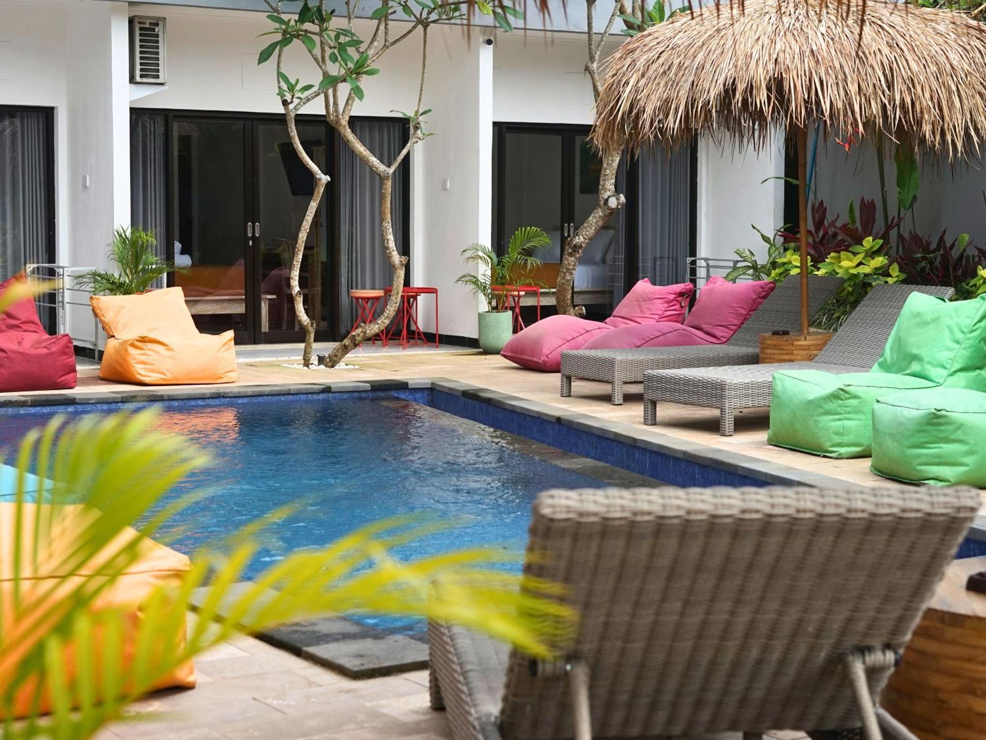 Summer Of Surf Hostel Uluwatu Ungasan Extérieur photo